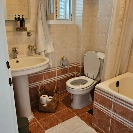 بيت للعطل With Private Pool نجيفيش